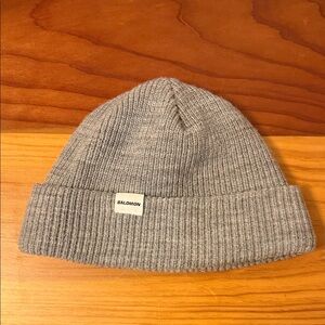Salomon Light Gray Ribbed Beanie